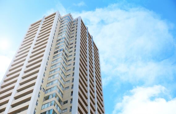 奈良県｜マンションやビルの外壁屋根の点検ならドローンが高く推奨されています