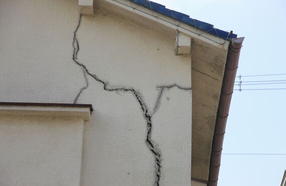 [滋賀]マンション外観点検｜ドローンの目視点検は大幅費用削減ができるのでメリットがあります