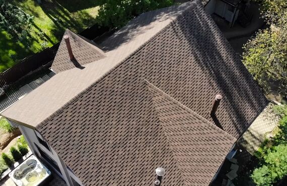 兵庫県で大型台風の強風で建物に被害が多数発生しています